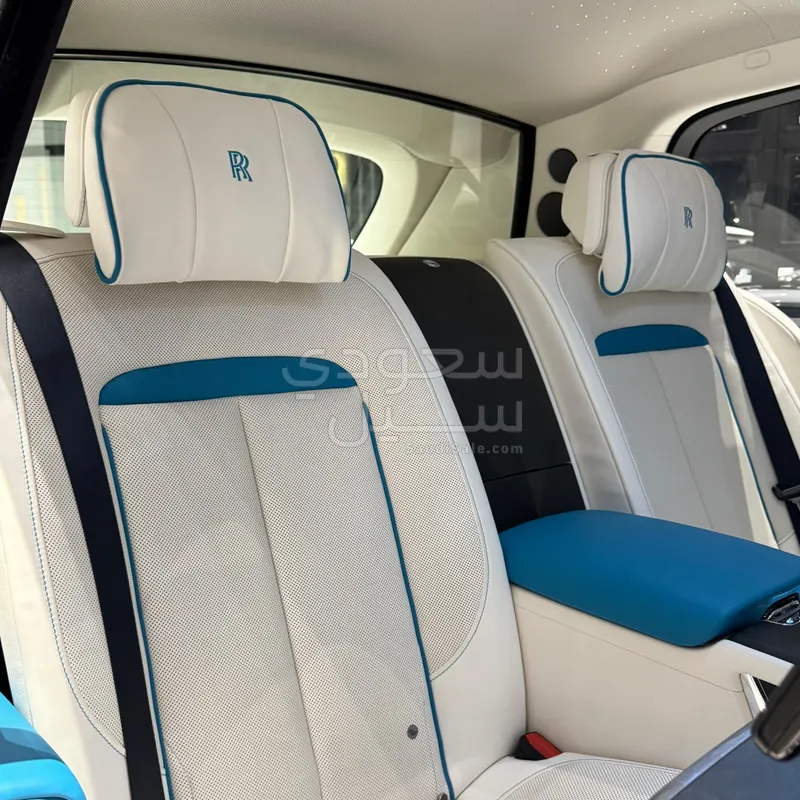 2023 رولز رويس كولينان سلفر بادج