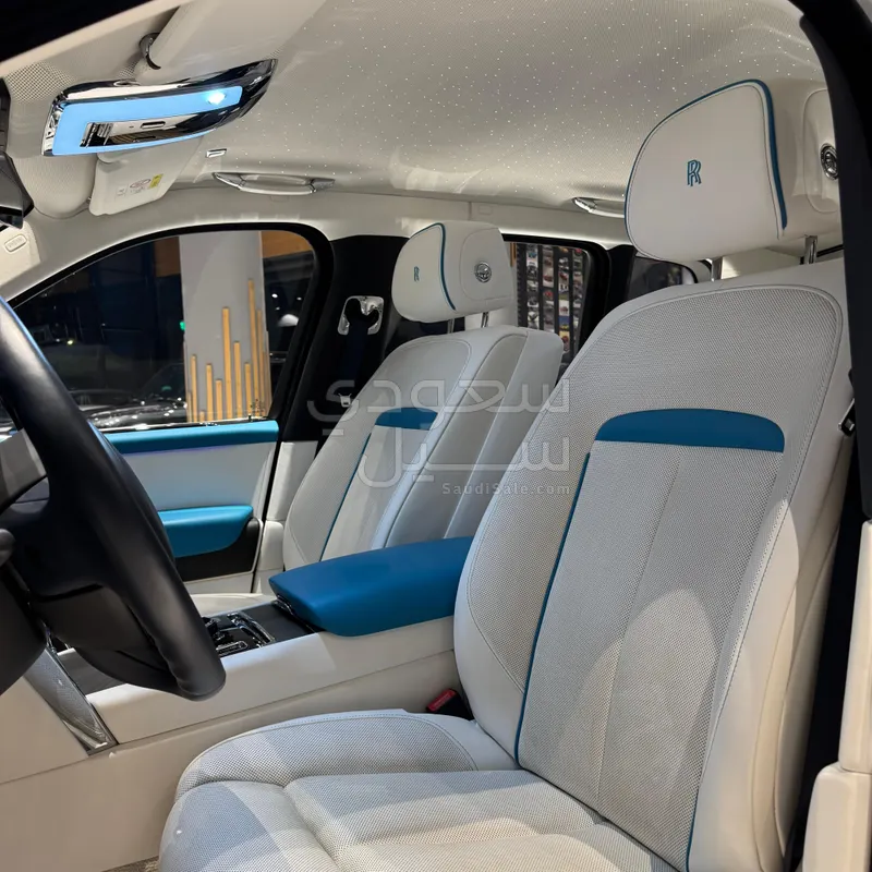 2023 رولز رويس كولينان سلفر بادج