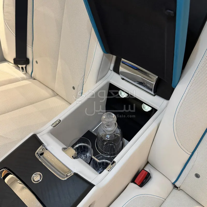 2023 رولز رويس كولينان سلفر بادج