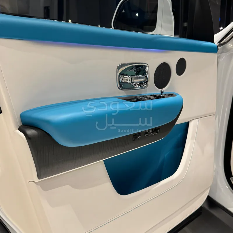 2023 رولز رويس كولينان سلفر بادج