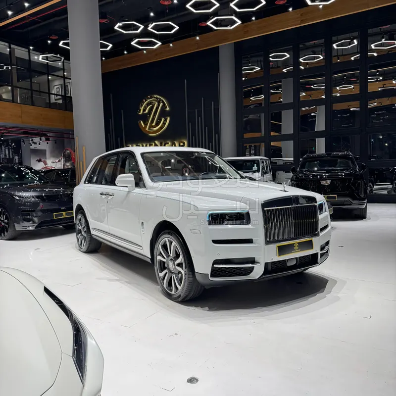 2023 رولز رويس كولينان سلفر بادج