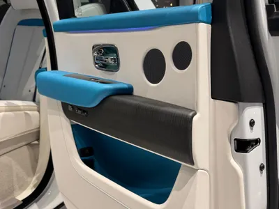 2023 رولز رويس كولينان سلفر بادج