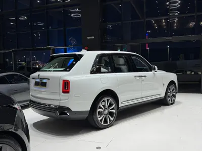 2023 رولز رويس كولينان سلفر بادج