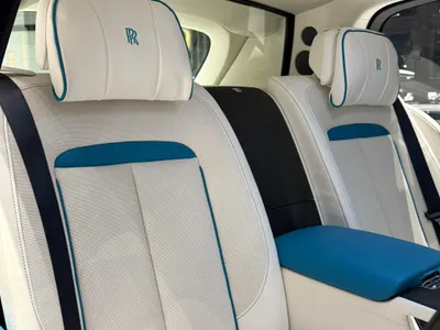 2023 رولز رويس كولينان سلفر بادج