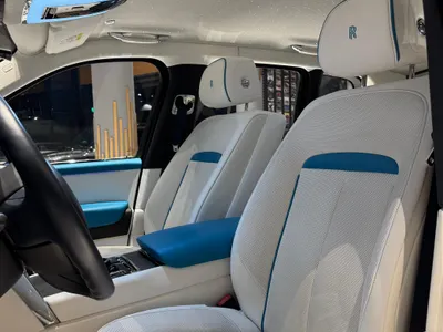 2023 رولز رويس كولينان سلفر بادج