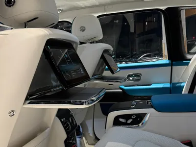 2023 رولز رويس كولينان سلفر بادج