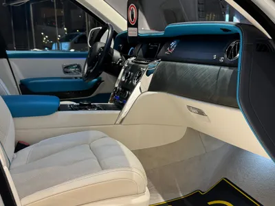 2023 رولز رويس كولينان سلفر بادج