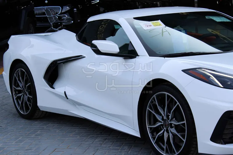 2025 شفروليه كورفيت سي 8