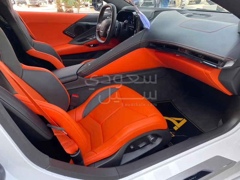 2025 شفروليه كورفيت سي 8