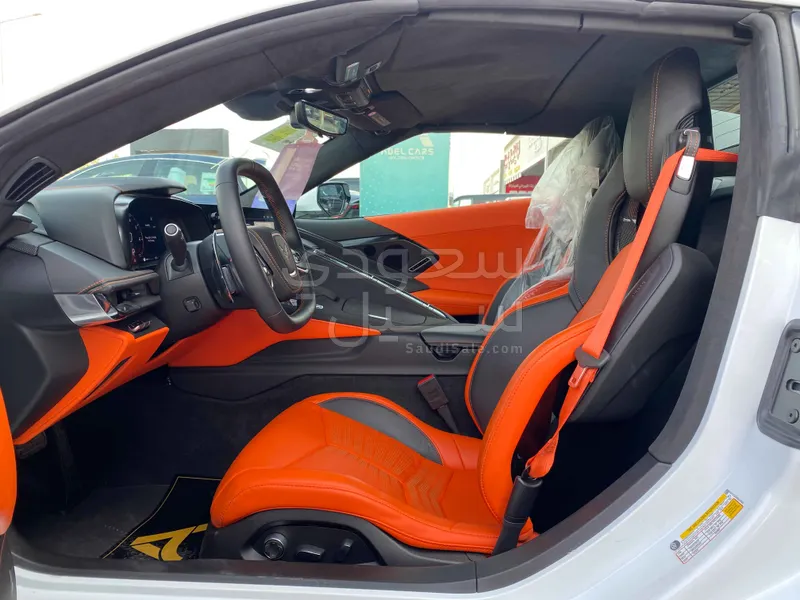 2025 شفروليه كورفيت سي 8