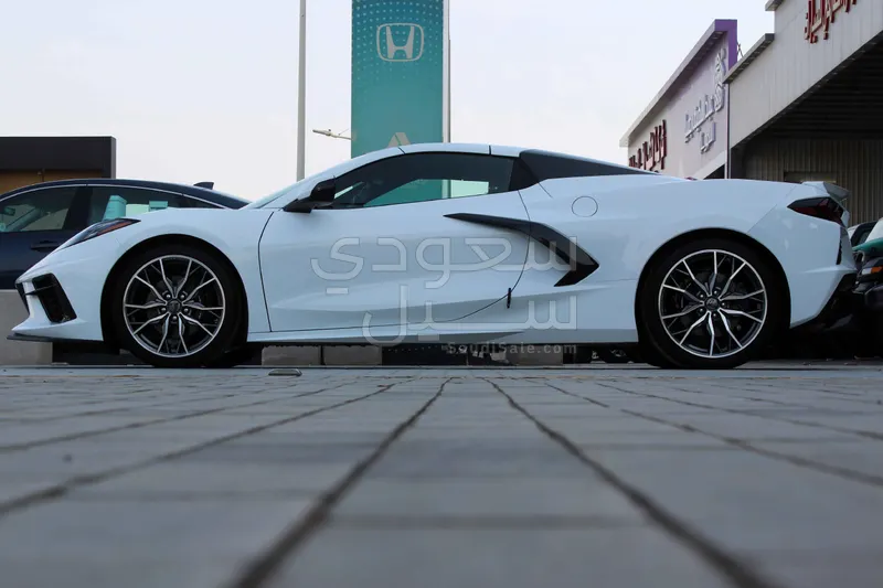 2025 شفروليه كورفيت سي 8