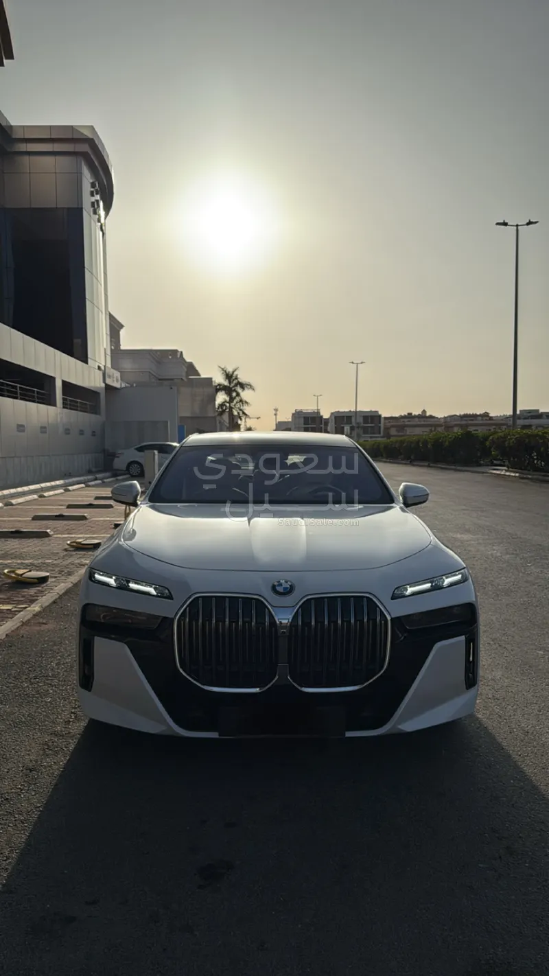 2026 بي ام دبليو الفئة السابعة 740 إل أي