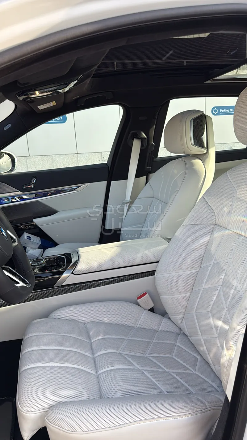 2026 بي ام دبليو الفئة السابعة 740 إل أي