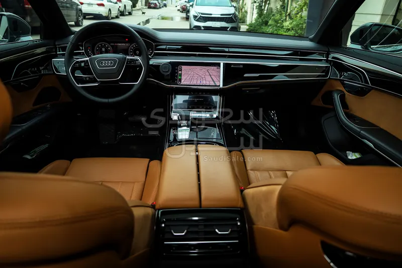 2025 اودي اي 8 ال 55تي اف اس أي