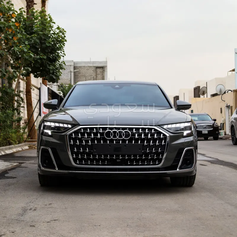 2025 اودي اي 8 ال 55تي اف اس أي