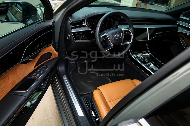 2025 اودي اي 8 ال 55تي اف اس أي