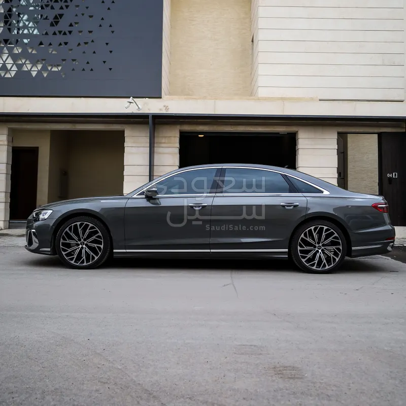 2025 اودي اي 8 ال 55تي اف اس أي