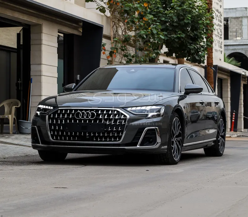 2025 اودي اي 8 ال 55تي اف اس أي