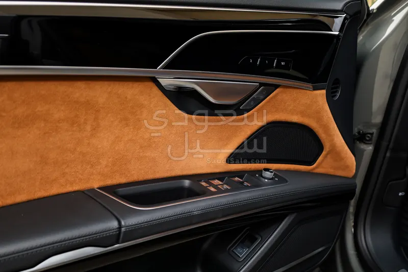 2025 اودي اي 8 ال 55تي اف اس أي