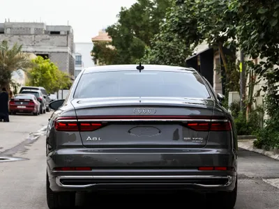 2025 اودي اي 8 ال 55تي اف اس أي