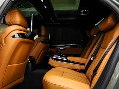 2025 اودي اي 8 ال 55تي اف اس أي