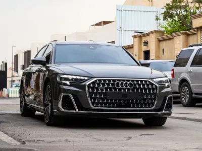 2025 اودي اي 8 ال 55تي اف اس أي