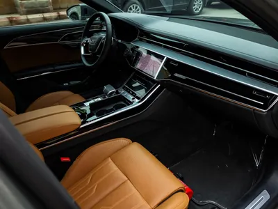 2025 اودي اي 8 ال 55تي اف اس أي