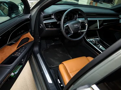 2025 اودي اي 8 ال 55تي اف اس أي