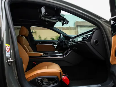 2025 اودي اي 8 ال 55تي اف اس أي