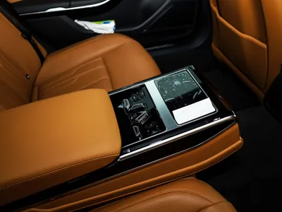 2025 اودي اي 8 ال 55تي اف اس أي