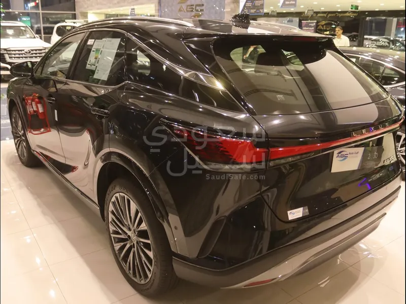 2025 لكزس أر إكس 350