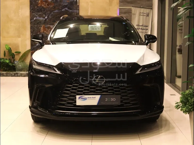 2025 لكزس أر إكس 350