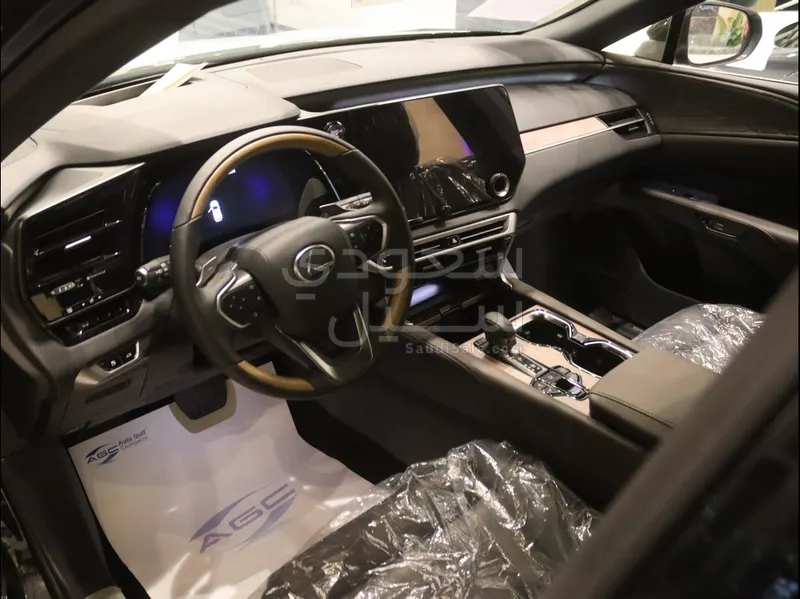 2025 لكزس أر إكس 350