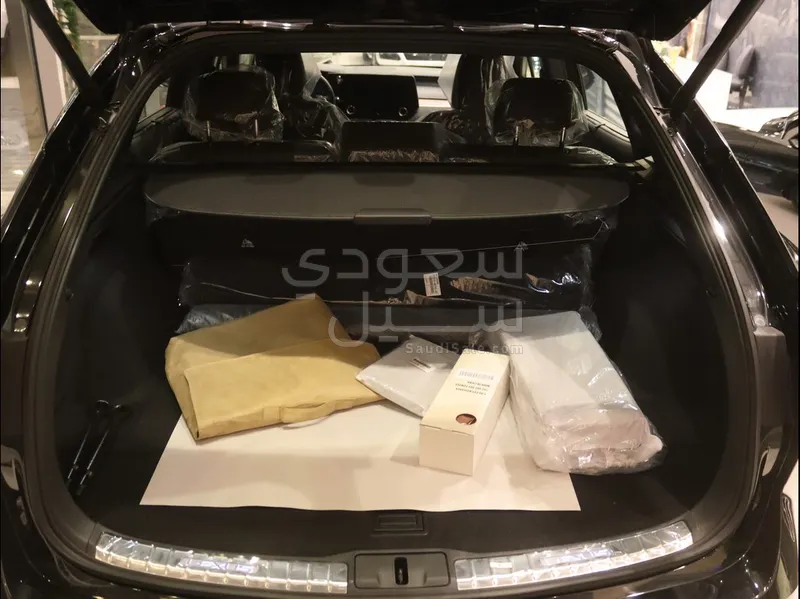 2025 لكزس أر إكس 350