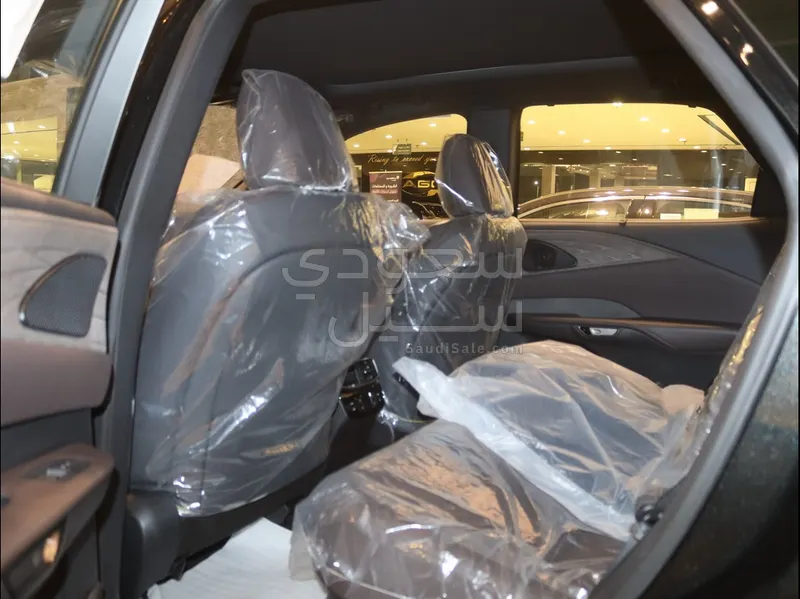 2025 لكزس أر إكس 350