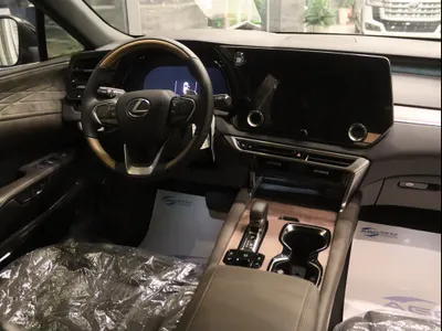 2025 لكزس أر إكس 350