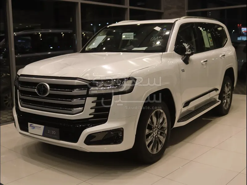 2025 تويوتا لاند كروزر في اكس ار