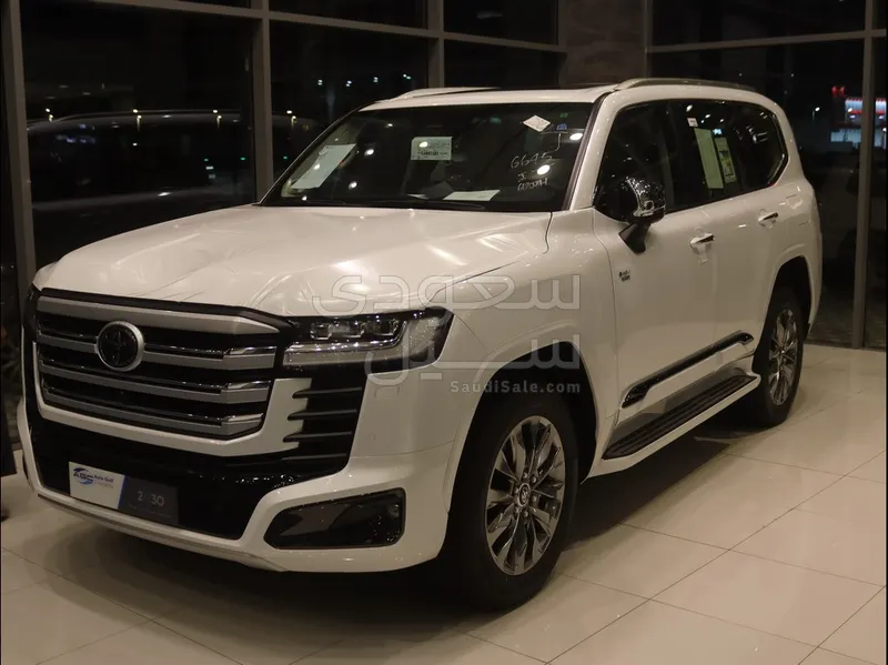 2025 تويوتا لاند كروزر في اكس ار