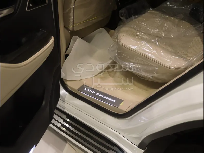 2025 تويوتا لاند كروزر في اكس ار