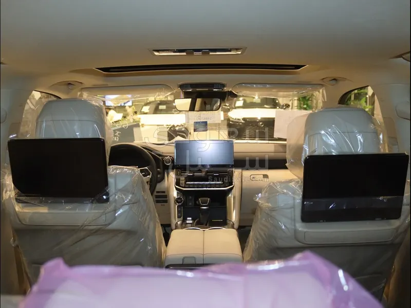 2025 تويوتا لاند كروزر في اكس ار