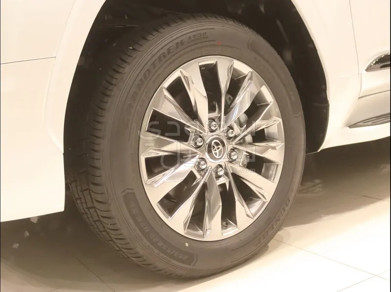 2025 تويوتا لاند كروزر في اكس ار