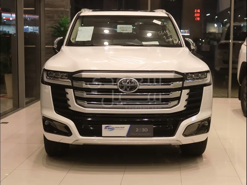 2025 تويوتا لاند كروزر في اكس ار