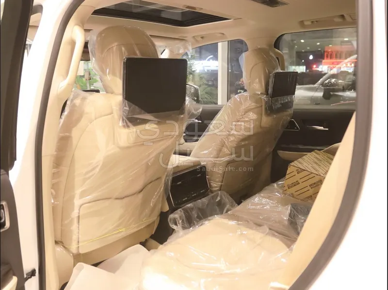 2025 تويوتا لاند كروزر في اكس ار