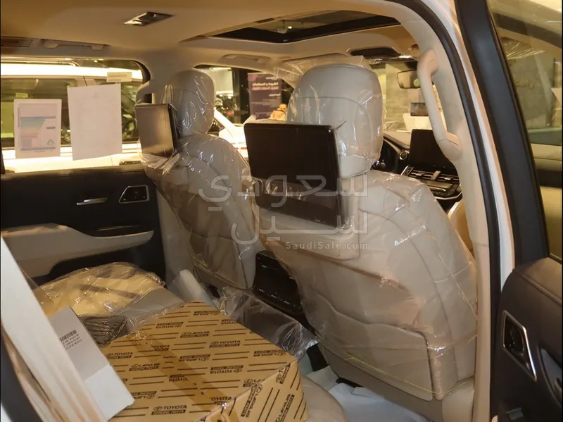 2025 تويوتا لاند كروزر في اكس ار