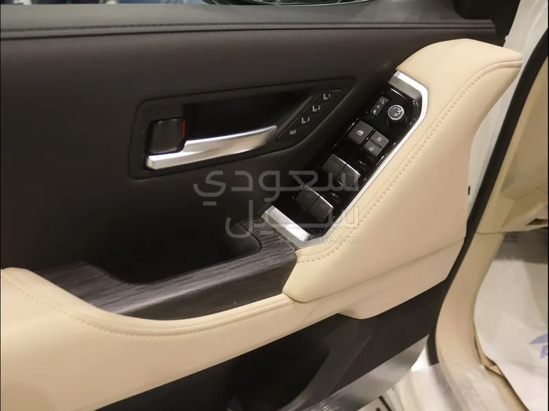 2025 تويوتا لاند كروزر في اكس ار