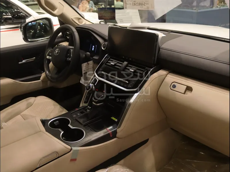 2025 تويوتا لاند كروزر في اكس ار