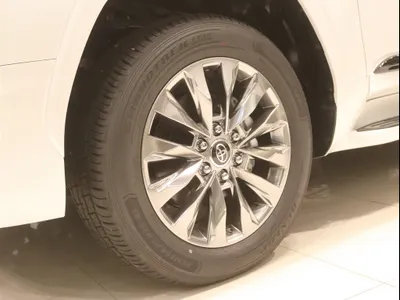 2025 تويوتا لاند كروزر في اكس ار