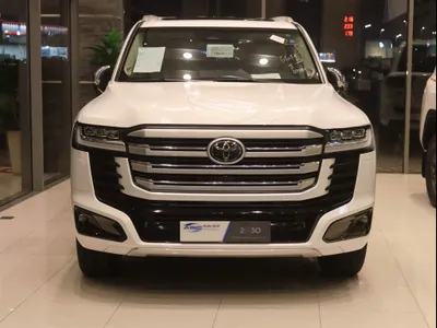 2025 تويوتا لاند كروزر في اكس ار