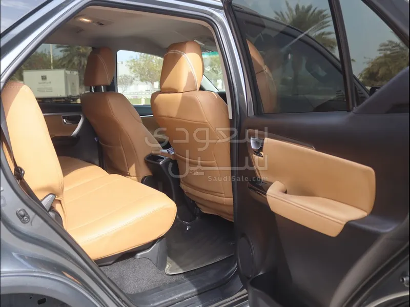 2023 تويوتا فورشنر في اكس