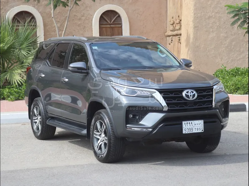 2023 تويوتا فورشنر في اكس